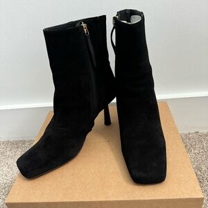 Black Velvet Boots with Heel from ALOHAS